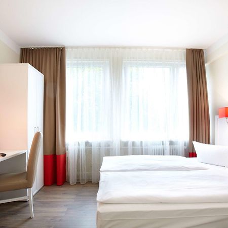 Hotel Ostseehalle Kiel By Premiere Classe Bagian luar foto