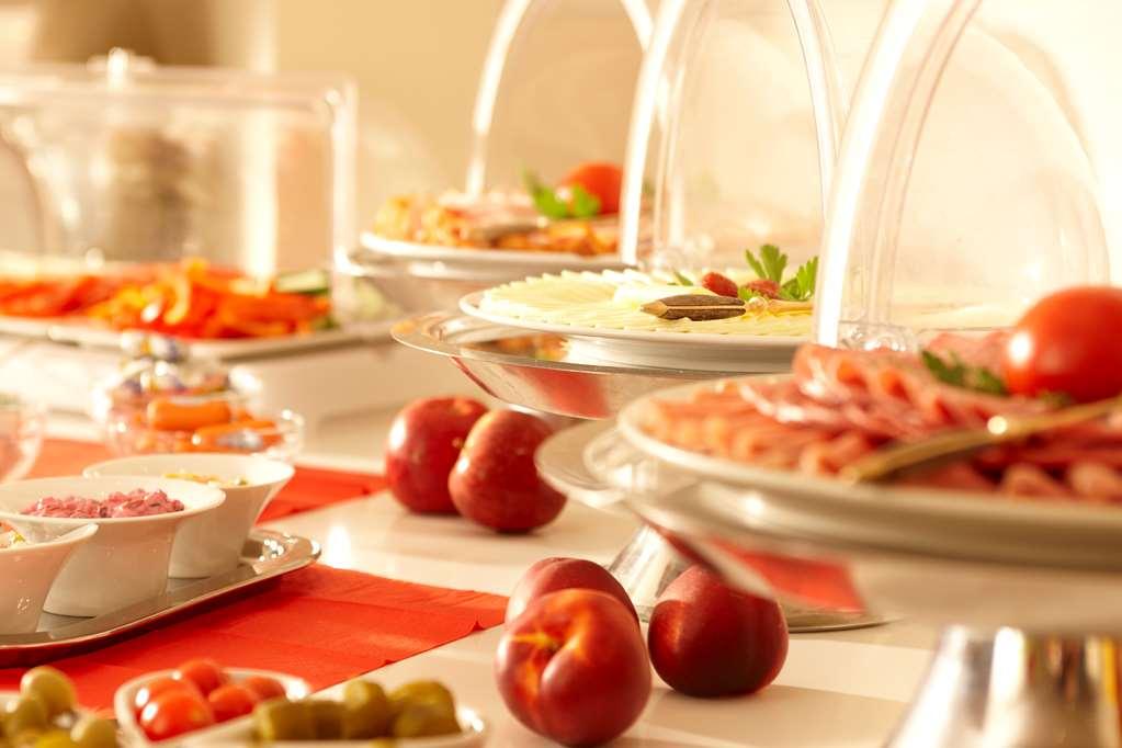 Hotel Ostseehalle Kiel By Premiere Classe Restoran foto
